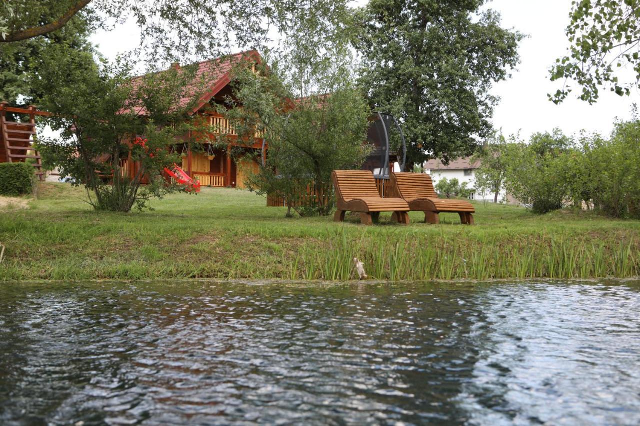 Riverside Apartments Otocac Bagian luar foto